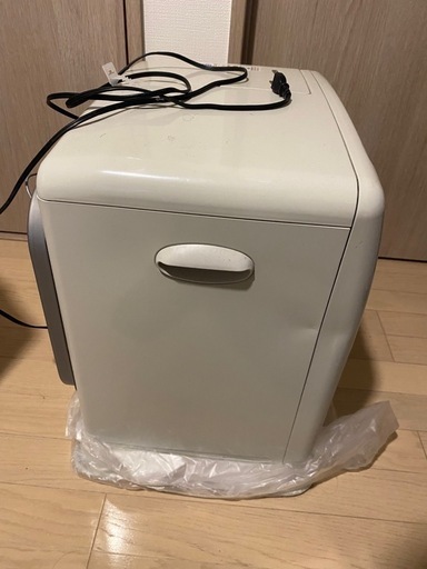 灯油ストーブと灯油タンク18リットルとポンプ