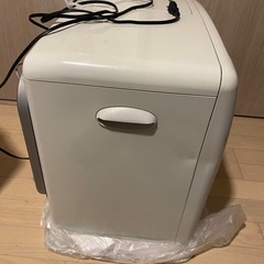 灯油ストーブと灯油タンク18リットルとポンプの画像