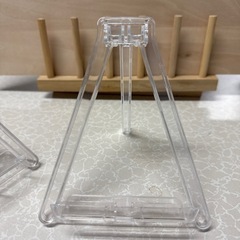 プラスチックイーゼル2点　アクリル陳列台の画像