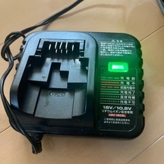 京セラ　充電器と充電池セットの画像