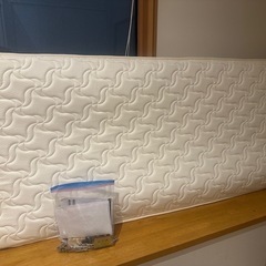 二つに分けられる子供用二段ベッド、マットレス一式　の画像