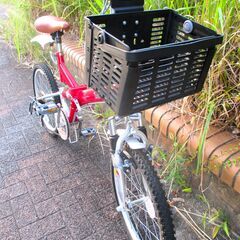 中古自転車 Encantador ミニサイクル 折畳み ミニベロ 自転車 6段変速 20インチ カゴ、泥除け付き レッド 通勤 通学 近所のお出掛けなどにの画像