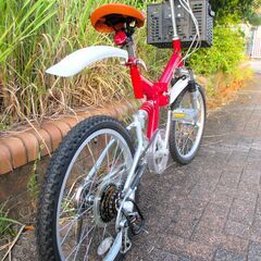 中古自転車 Encantador ミニサイクル 折畳み ミニベロ 自転車 6段変速 20インチ カゴ、泥除け付き レッド 通勤 通学 近所のお出掛けなどにの画像