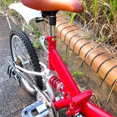 中古自転車 Encantador ミニサイクル 折畳み ミニベロ 自転車 6段変速 20インチ カゴ、泥除け付き レッド 通勤 通学 近所のお出掛けなどにの画像