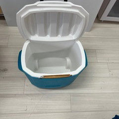 【訳あり処分価格】クーラーボックスキャスター付き、の画像