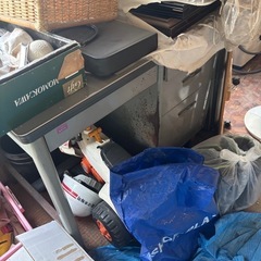 至急　衣装ケース　テーブルの画像