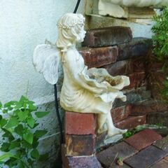 庭ガーデン置物　お人形 座っている天使の女の子 石膏ほかの画像