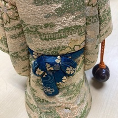【無料】日本人形　酒呑童子　金色と緑色の着物の画像