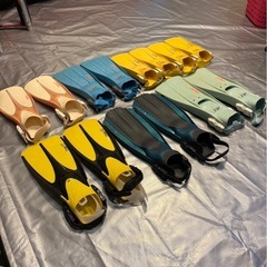 ダイビングフィンまとめ売りの画像