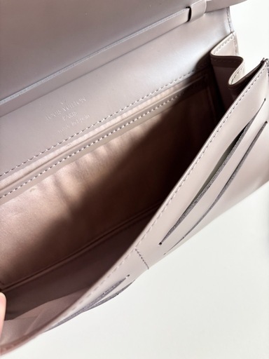 【値下げ中】Louis Vuitton エピレザー クラッチバッグ