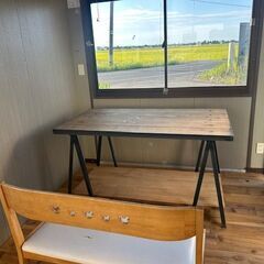 木製壁のDIY向けコンテナハウスの画像