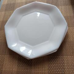 山崎パンの景品白い食器の画像