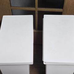 無料】蓋とペダル付きゴミ箱2つ。ダストボックストラッシュボックス白ホワイトの画像