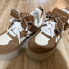UGG/ アストロメル/厚底スニーカーの画像