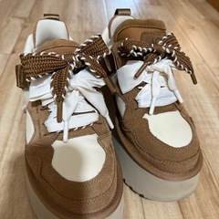 UGG/ アストロメル/厚底スニーカーの画像