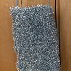 シルバー ラメ 
スマホショルダーの画像
