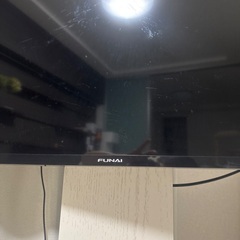 40型以上の液晶テレビとテレビ台（白）の画像