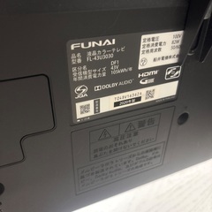 40型以上の液晶テレビとテレビ台（白）の画像