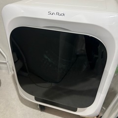 乾燥機、電球、ハンガーラックの画像