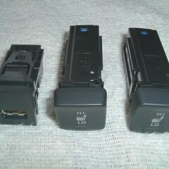 カローラツーリング HV WxB（ZWE214W）シートヒータースイッチ左右+USB端子の画像