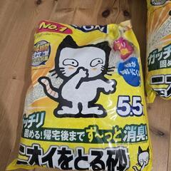 【未開封】ニオイをとる砂 猫砂 5.5L × 3袋 セット　ちゅ～るのおまけ付きの画像