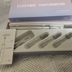 【新品】電動防水の歯ブラシ USB充電 防水 振動 シルバー 替芯あり 人気の画像