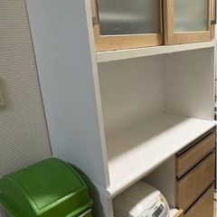 食器棚の画像