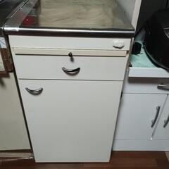 もらって下さい　キッチン棚2点の画像