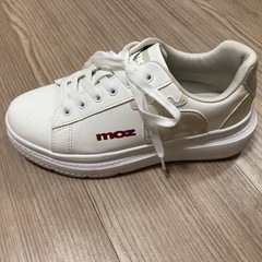モズ スニーカー ほぼ新品の画像
