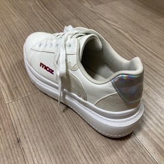 モズ スニーカー ほぼ新品の画像