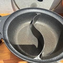 焼肉鍋、
二食鍋 火鍋 2つの味が同時に楽しめるの画像