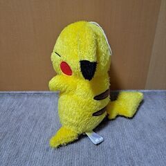 ピカチュウのぬいぐるみの画像