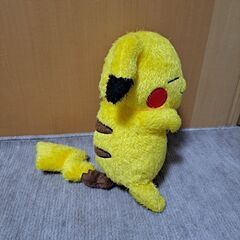 ピカチュウのぬいぐるみの画像