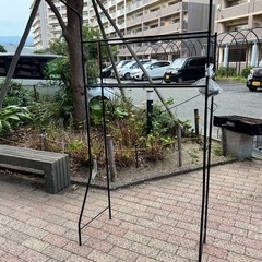 シューズラックと洗濯機ラックの画像