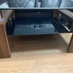 ガラスのテーブルの画像