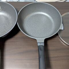 ニトリのフライパン24cm 2個(蓋1つ付き)の画像