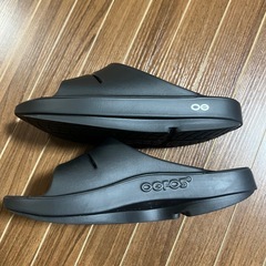 ウーフォス ウーアー 24cm リカバリーサンダル 黒の画像