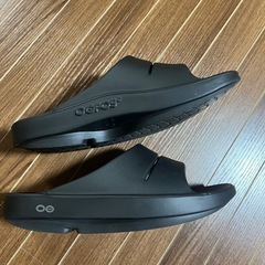 ウーフォス ウーアー 24cm リカバリーサンダル 黒の画像