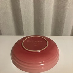 ル・クルーゼ、ピンク20cm皿の画像