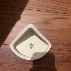うさぎ用餌皿の画像
