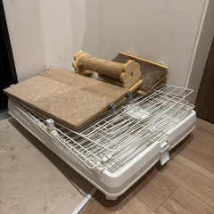 【~21日まで】猫用二段ケージ　ハンモック、壁付け爪研ぎ、ステップ付き の画像