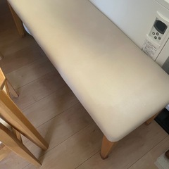 ダイニングテーブル　イスの画像