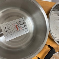 大型鍋28センチ　タライ　ザル　おたま　4点セットの画像