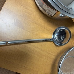 大型鍋28センチ　タライ　ザル　おたま　4点セットの画像