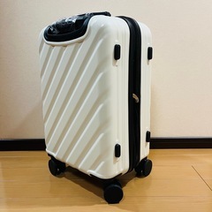 新品 スーツケース 超静音キャスター 機内持ち込みS 40L 白 1-3泊の画像