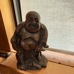 木彫りの縁起物セット　・布袋様の置物（福を呼ぶ笑顔の神様） ・七福神が龍の船に乗った「宝船」の画像