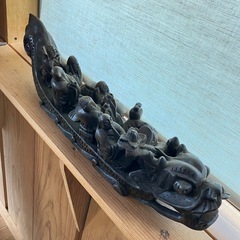木彫りの縁起物セット　・布袋様の置物（福を呼ぶ笑顔の神様） ・七福神が龍の船に乗った「宝船」の画像