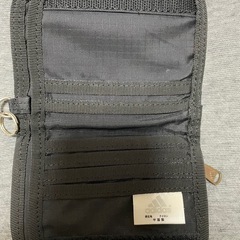 アディダス　財布の画像