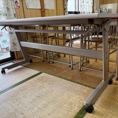 キャスター付き 折りたたみテーブル 幅150cm×奥行60cm×高さ72cm 2台あり（以前1台7,500円で販売）の画像