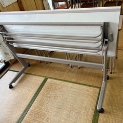 キャスター付き 折りたたみテーブル 幅150cm×奥行60cm×高さ72cm 2台あり（以前1台7,500円で販売）の画像